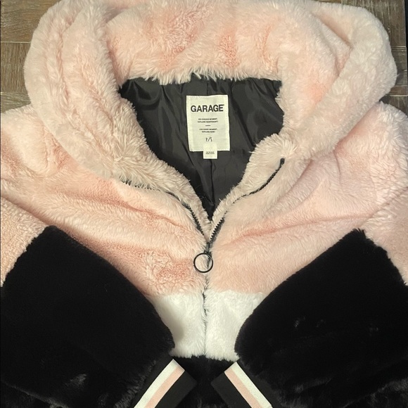 Garage Faux Fur Plush Varsity Jacket🖤 - Picture 3 of 10